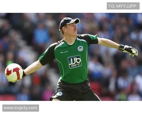 绿色帽子足球明星的身份揭秘与成就分析